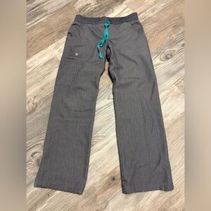 Figs Petite Kade Cargo Scrub Pants